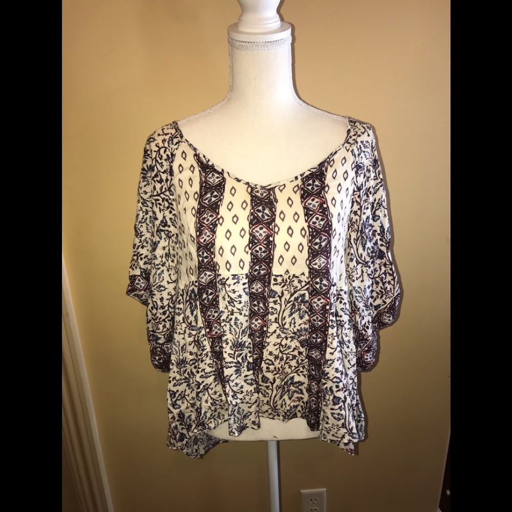 💜❤️💜 FREE PEOPLE Printed Top